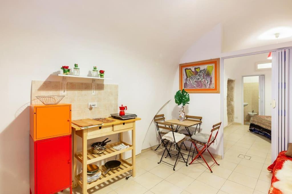 Appartamento Charming Old Town House Bari Esterno foto
