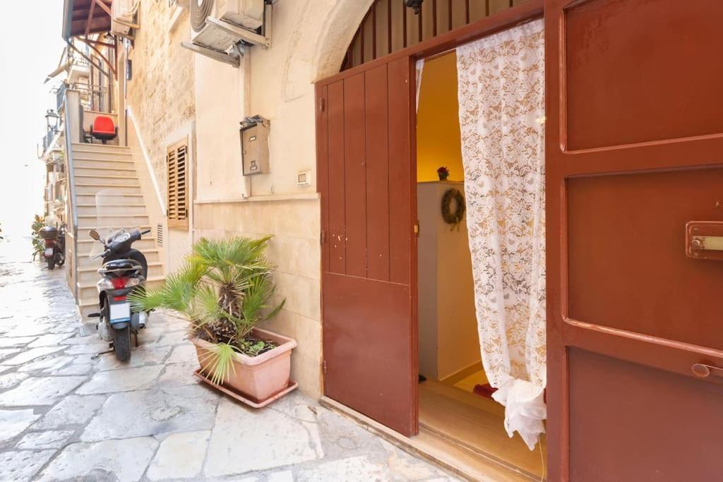 Appartamento Charming Old Town House Bari Esterno foto