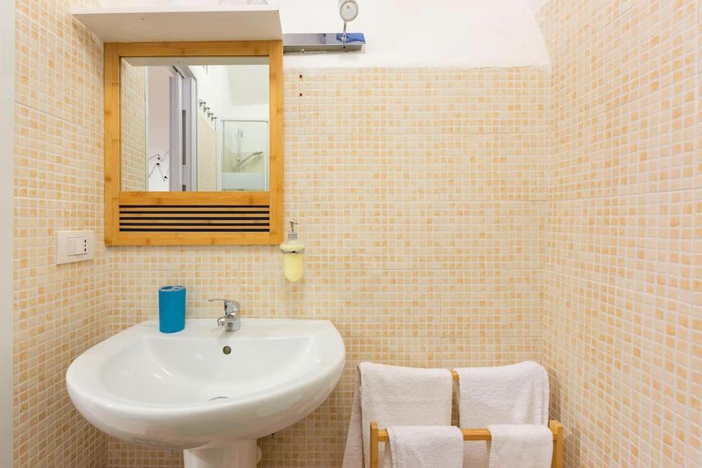 Appartamento Charming Old Town House Bari Esterno foto